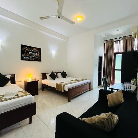 Hotel Blue Bird Negombo Eksteriør billede