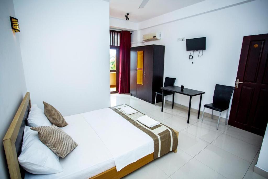 Hotel Blue Bird Negombo Eksteriør billede