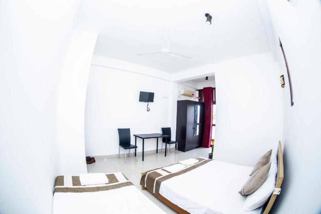 Hotel Blue Bird Negombo Eksteriør billede