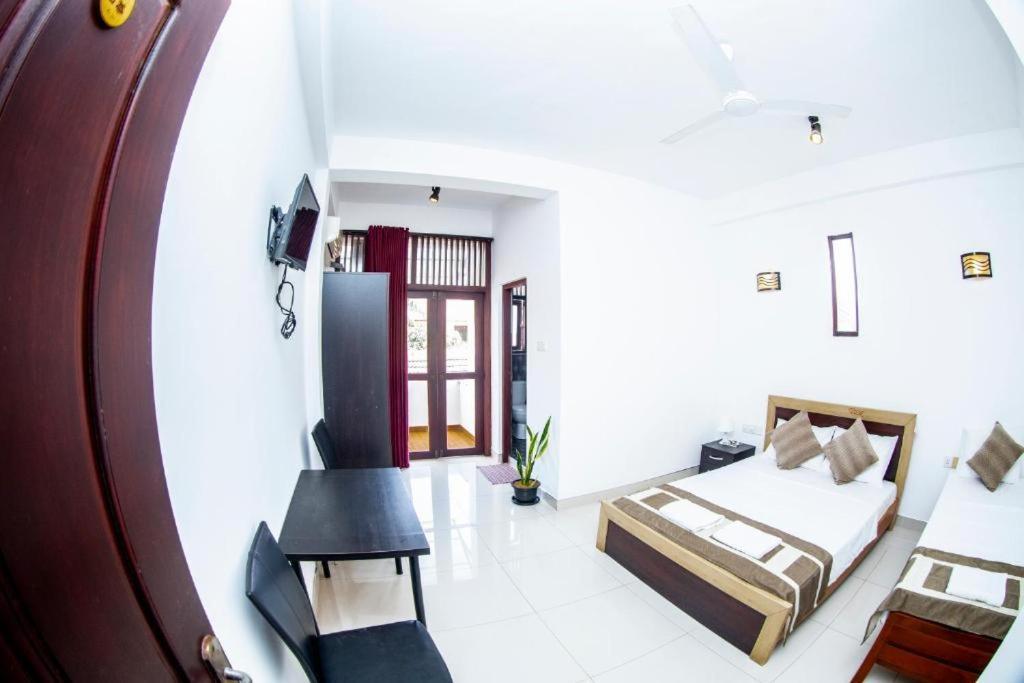 Hotel Blue Bird Negombo Eksteriør billede