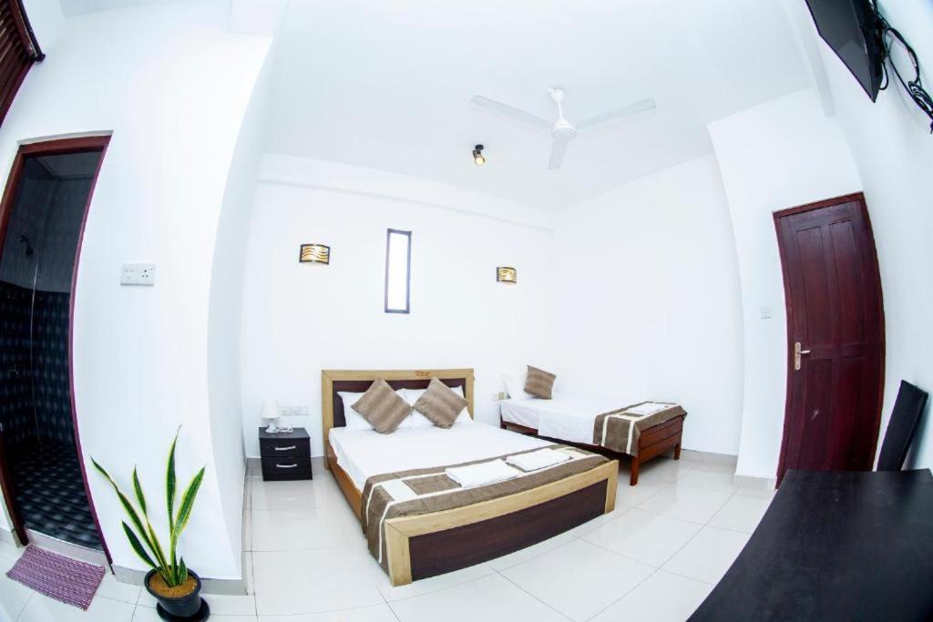 Hotel Blue Bird Negombo Eksteriør billede