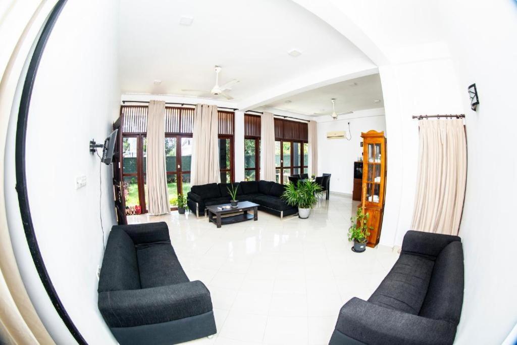 Hotel Blue Bird Negombo Eksteriør billede