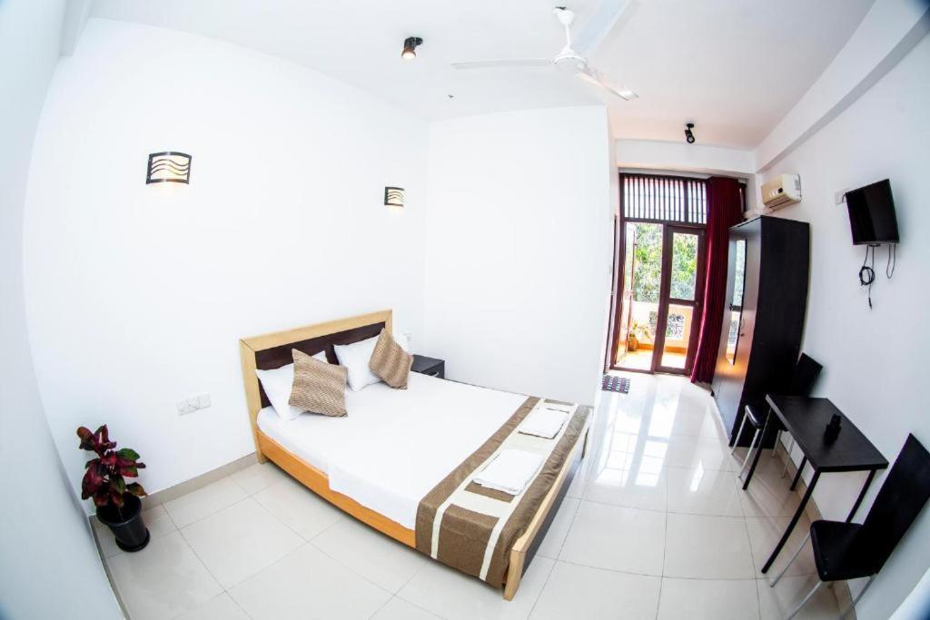 Hotel Blue Bird Negombo Eksteriør billede