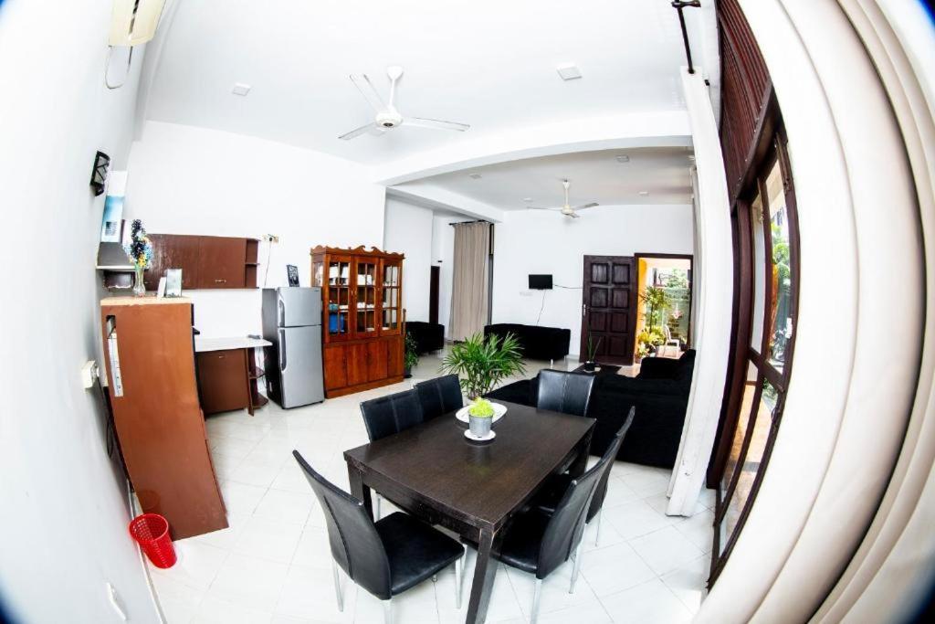 Hotel Blue Bird Negombo Eksteriør billede