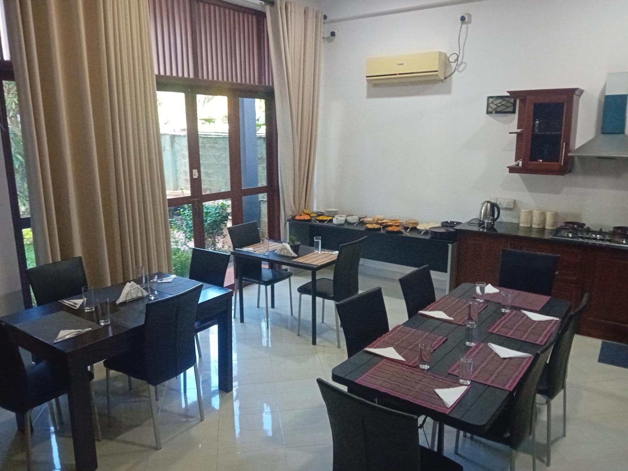 Hotel Blue Bird Negombo Eksteriør billede
