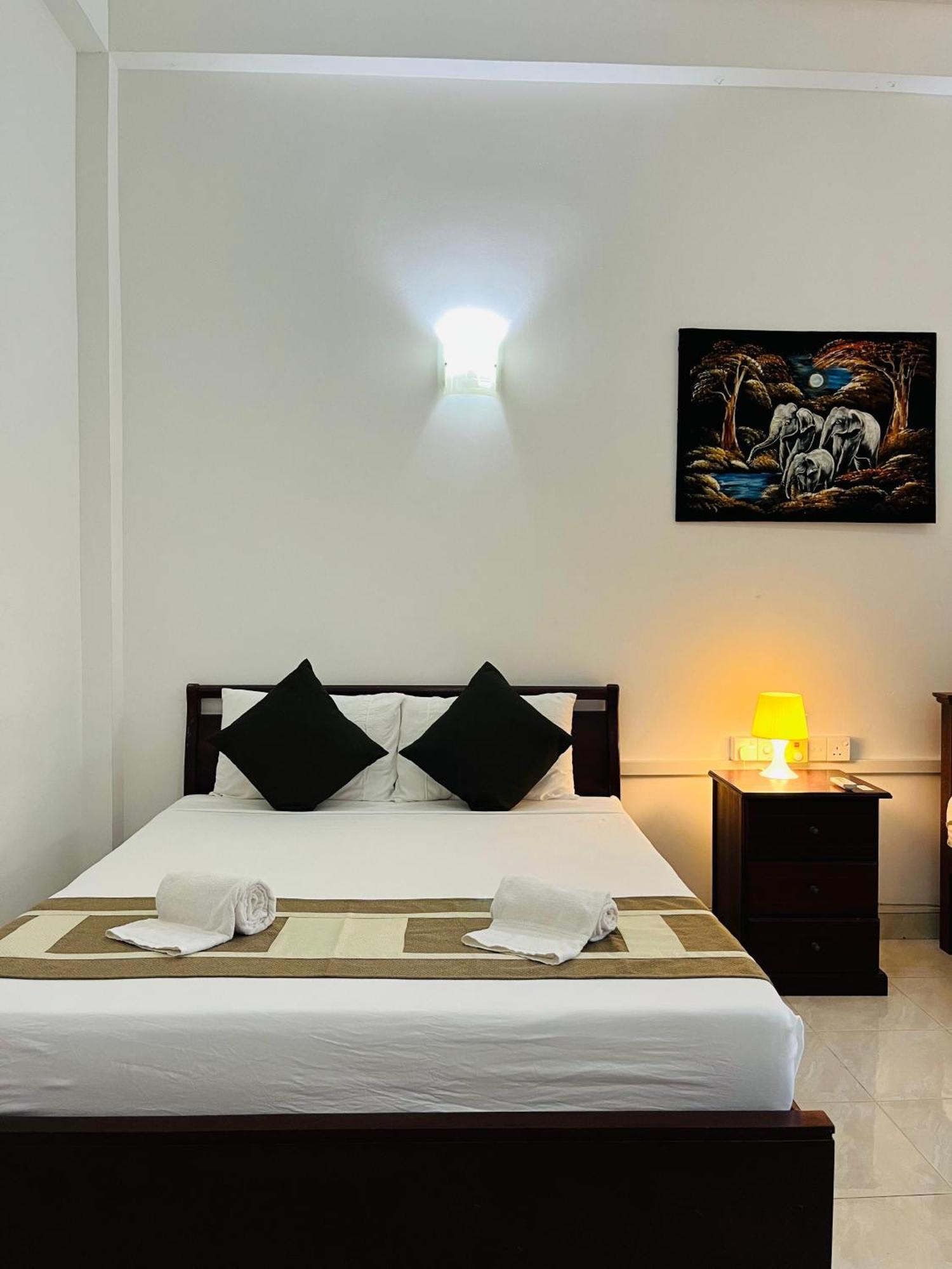 Hotel Blue Bird Negombo Eksteriør billede