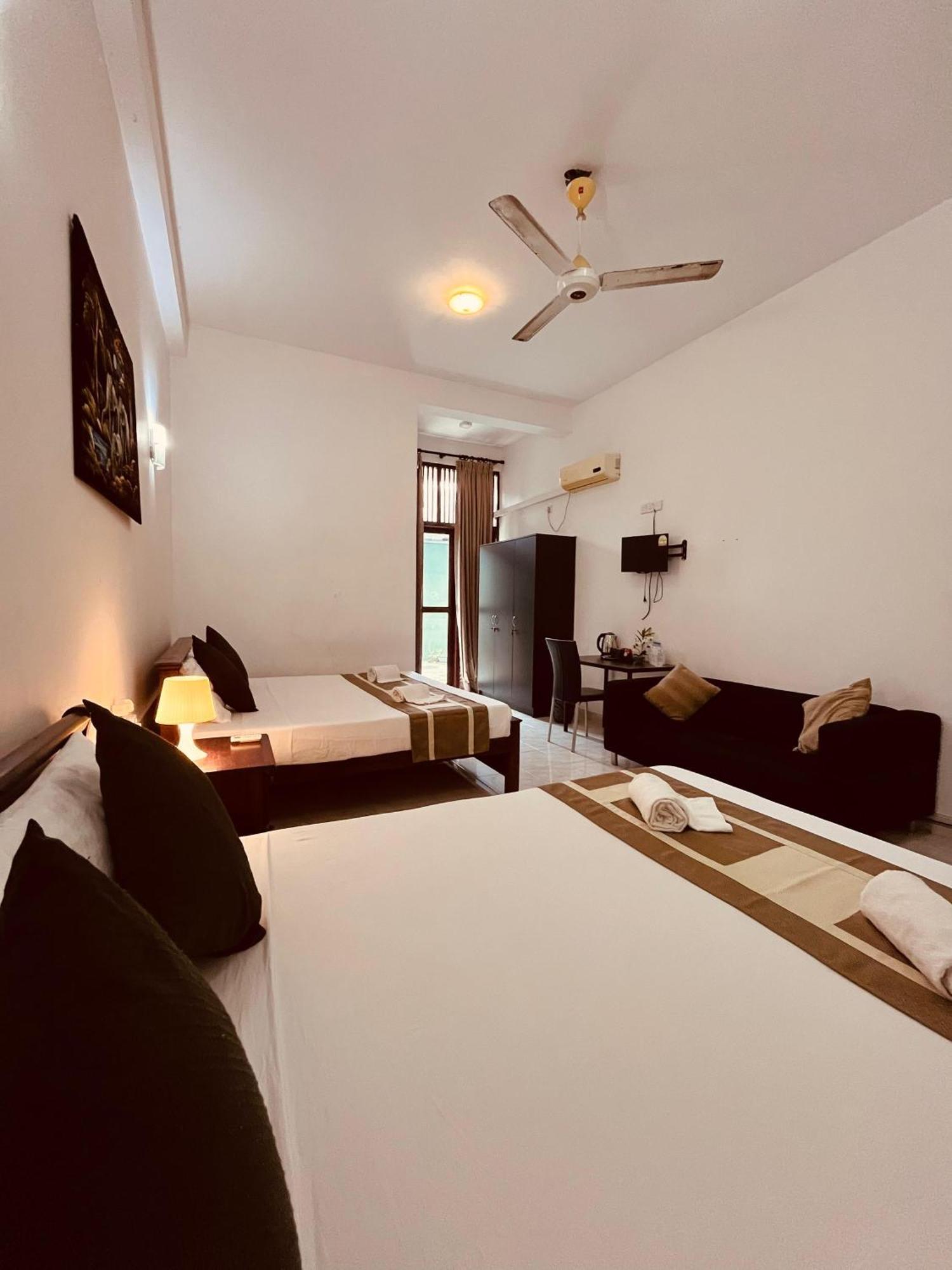 Hotel Blue Bird Negombo Eksteriør billede