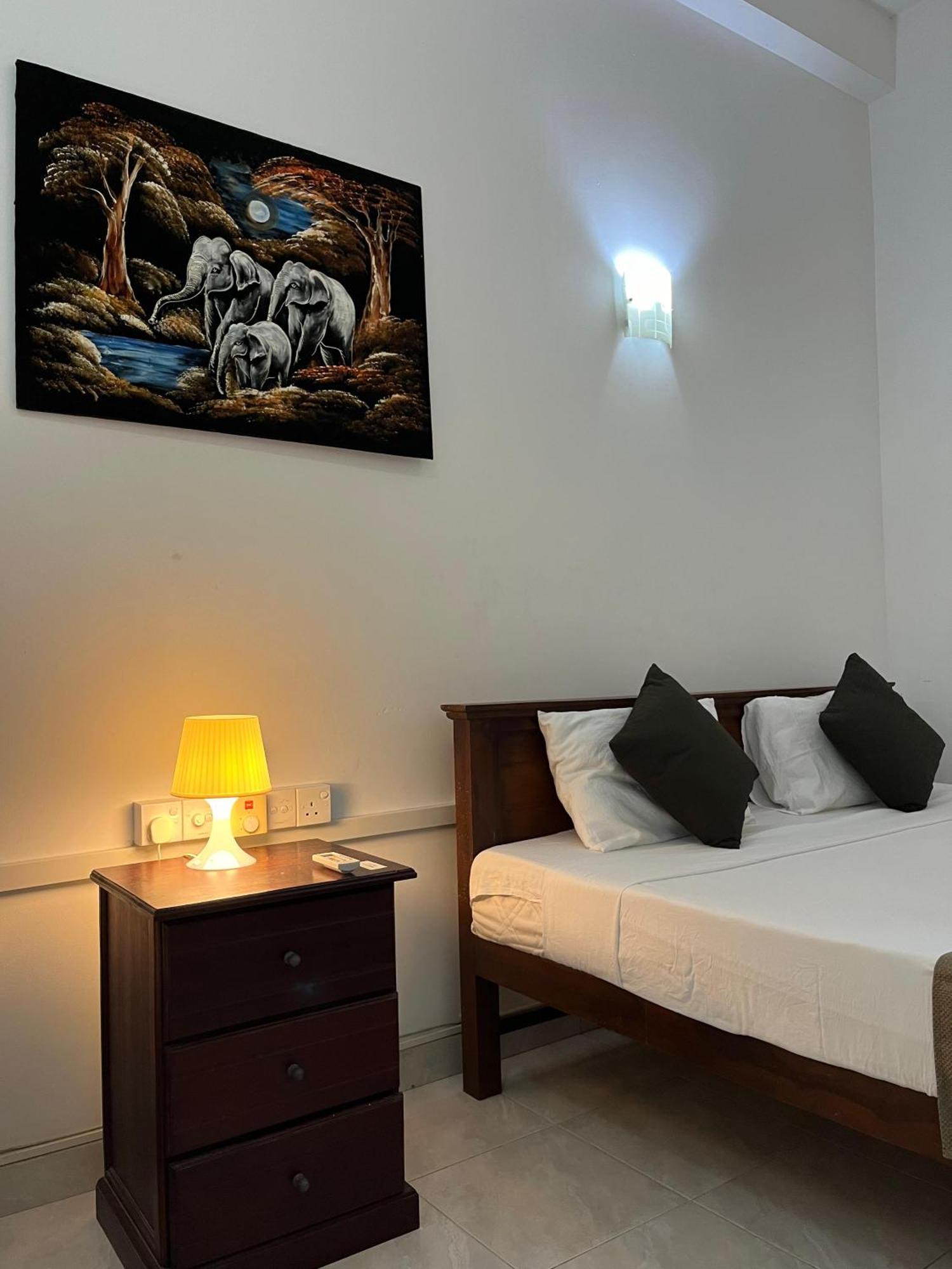 Hotel Blue Bird Negombo Eksteriør billede