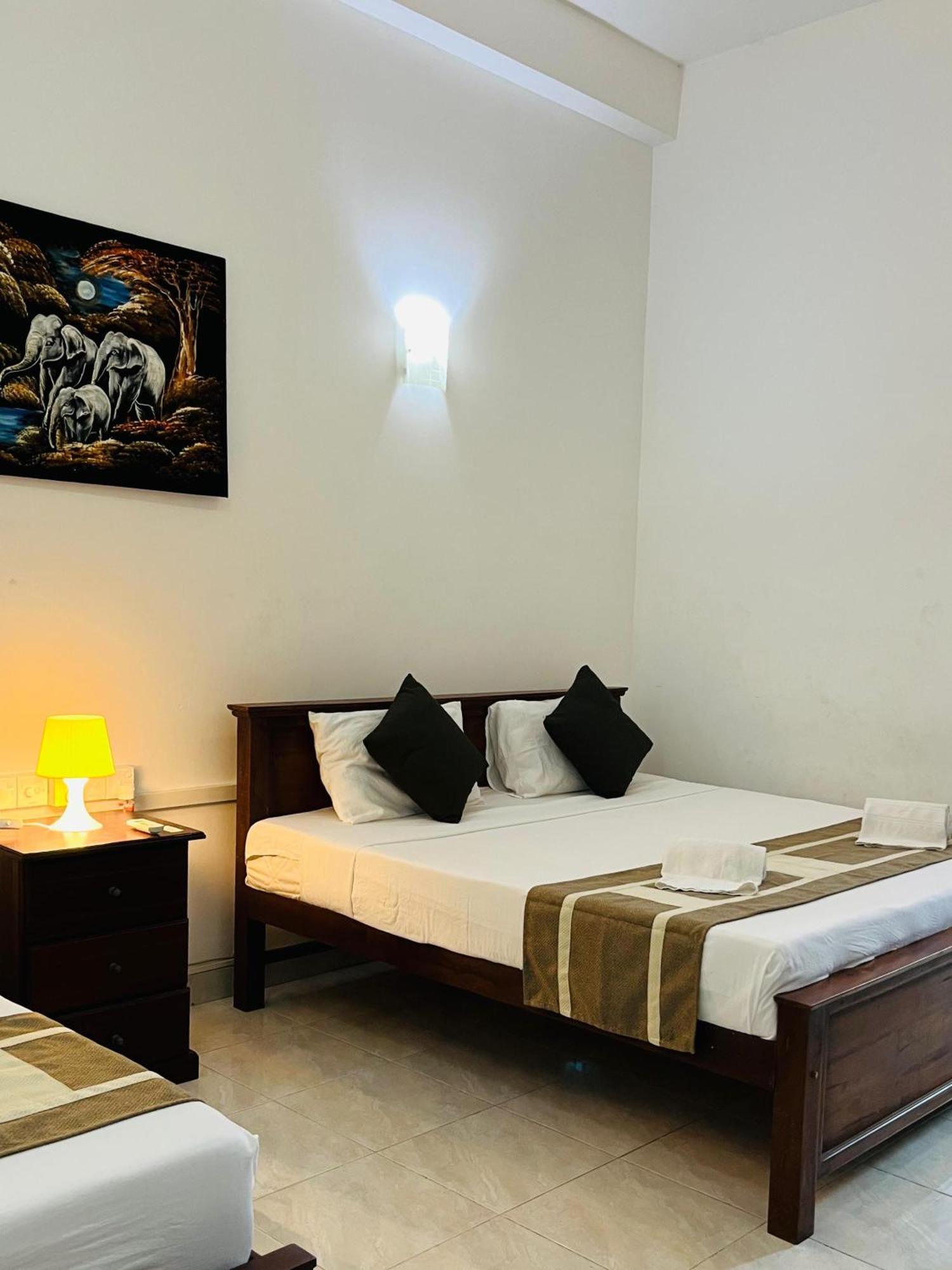 Hotel Blue Bird Negombo Eksteriør billede