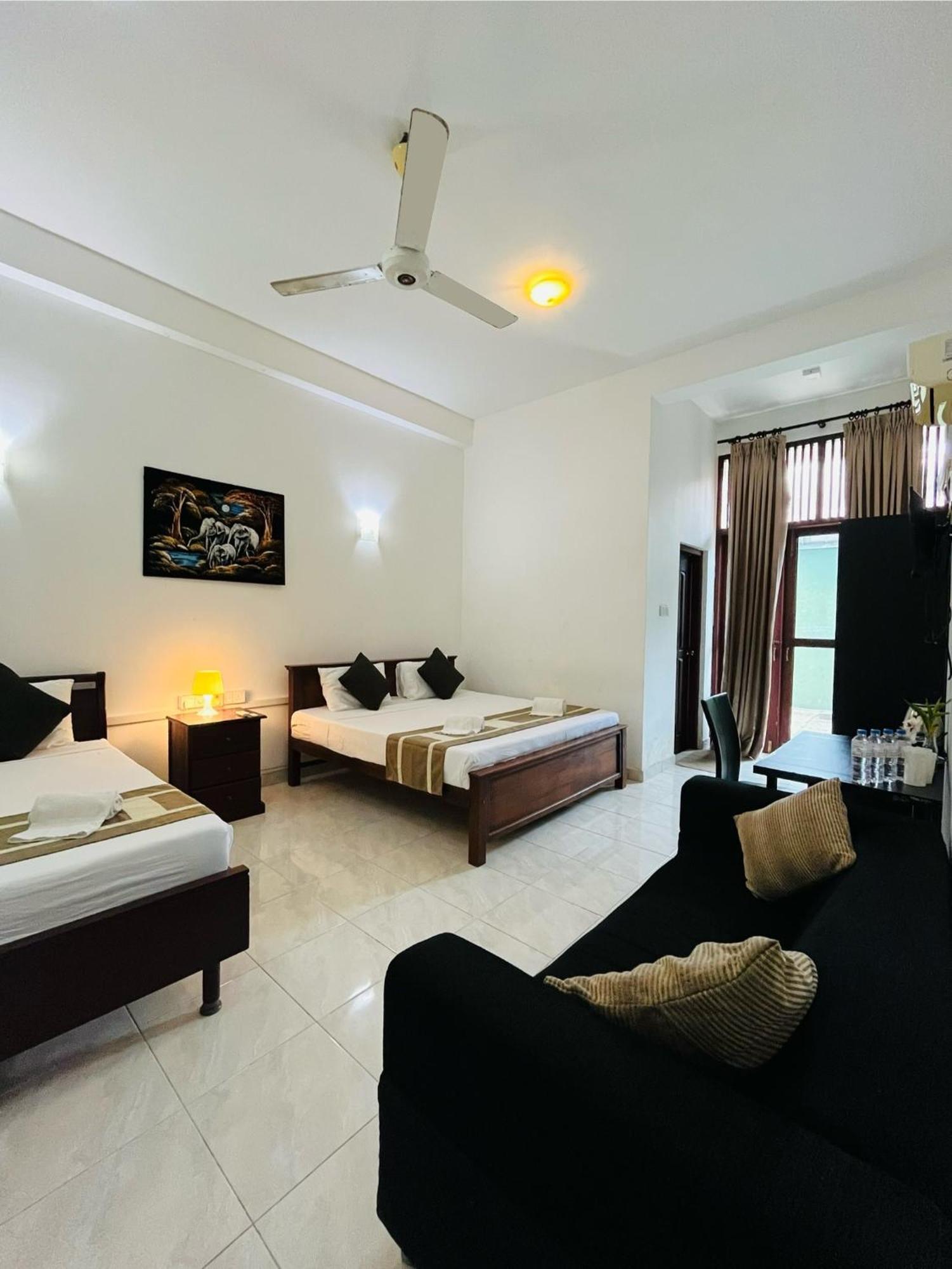 Hotel Blue Bird Negombo Eksteriør billede